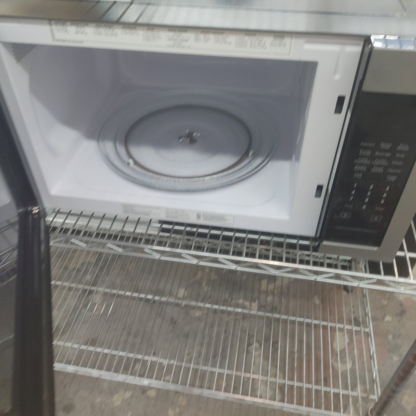 Used Whirlpool 1.7 Cubic ft countertop Microwave