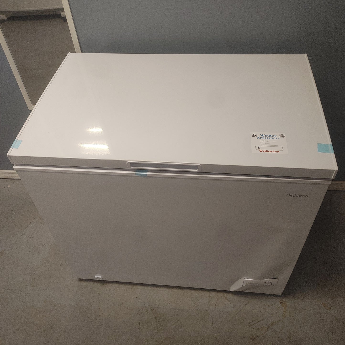 New Highland 7.2 Cubic ft Chest Freezer. Dent and Ding special