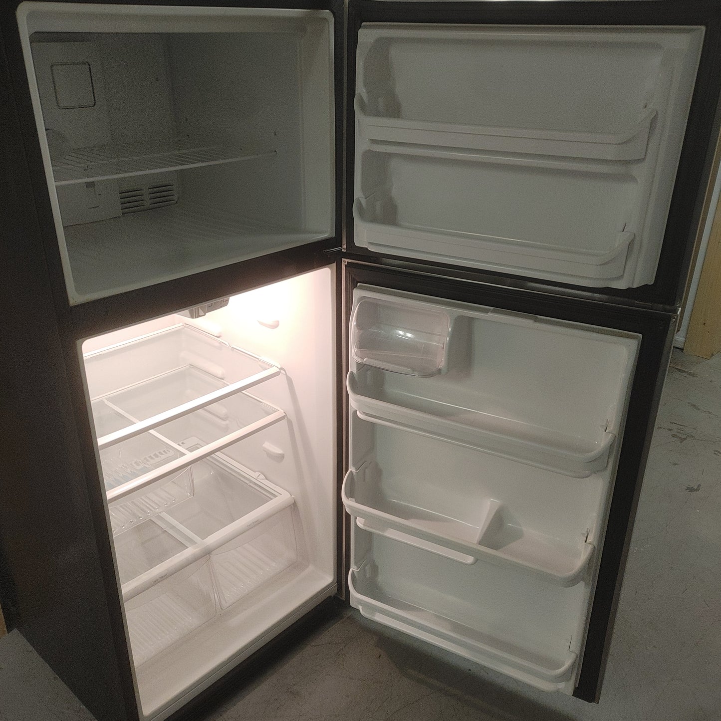 Used Frigidaire 20.4 cubic foot top freezer refrigerator. Stainless
