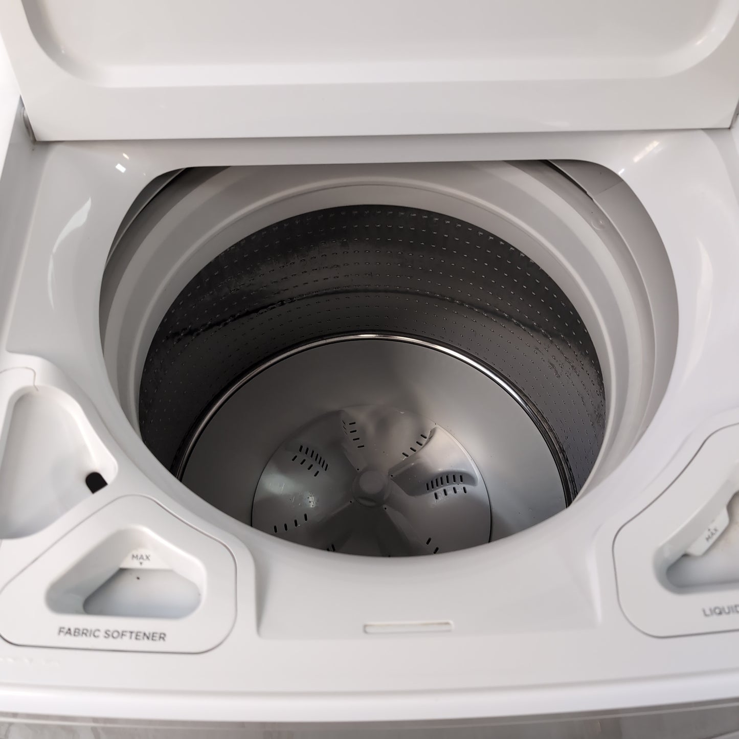 Used Fisher & Paykel AquaSmart WL4227P1
27 Inch Top-Load Washer with 4.2 cu. ft. Capacity
