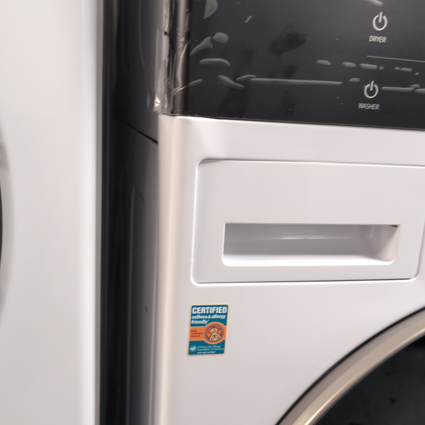 New LG
WashTower Stacked SMART Laundry Center 4.5 Cu.Ft. Front Load Washer & 7.4 Cu.Ft. Electric Dryer in White w/ Steam. Cosmetic Damage