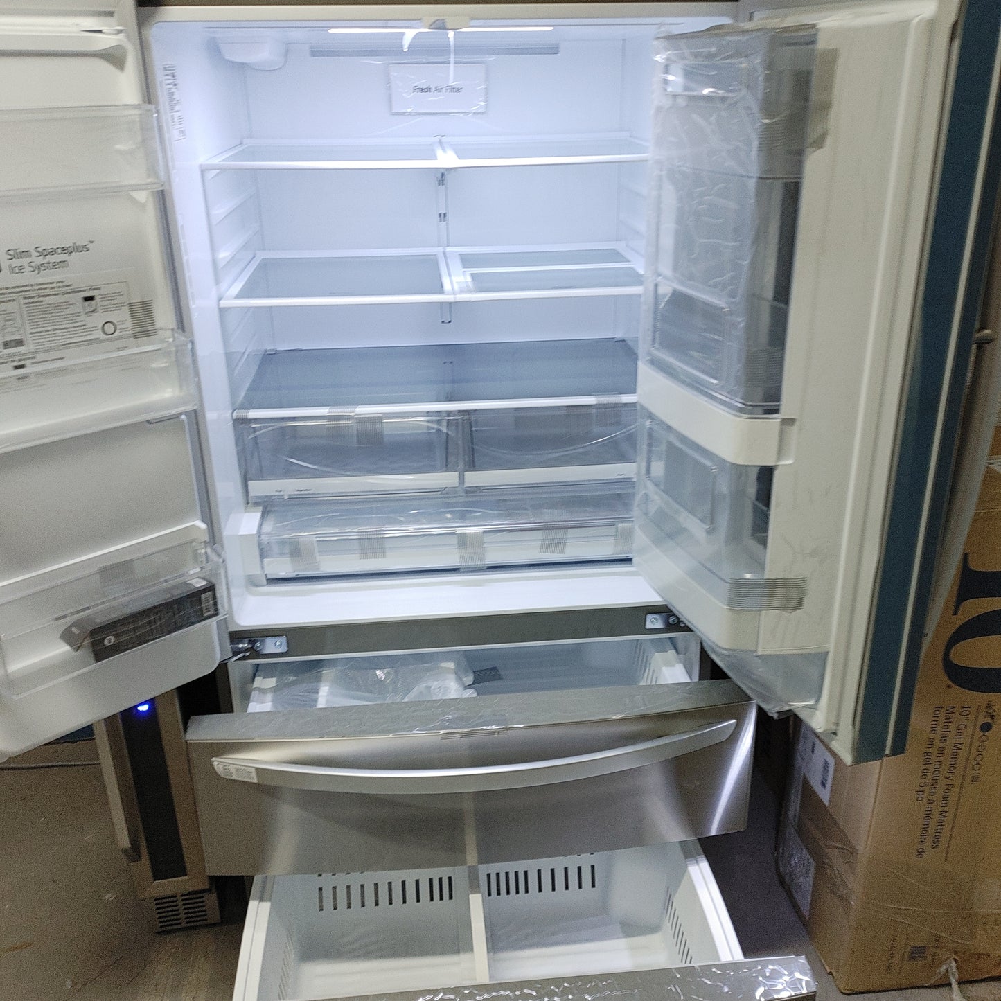 New LG 27.6 Cubic Ft InstaView Smart Wifi Enable 4 Door Stainless Refrigerator with ice and water in the door